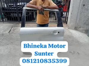 Pintu mobil bekas